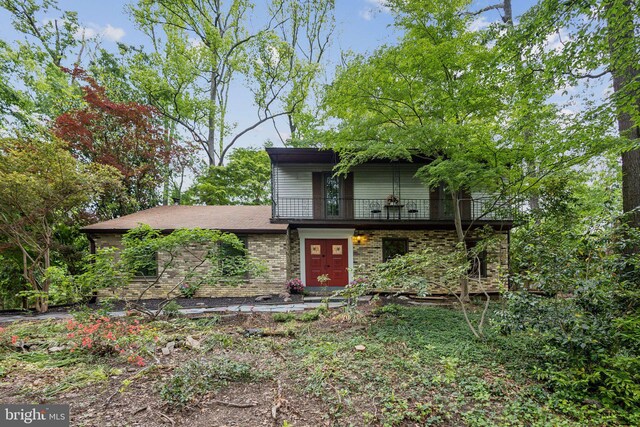 5936 River Dr, Lorton, VA 22079 - view of front of property featuring a balcony