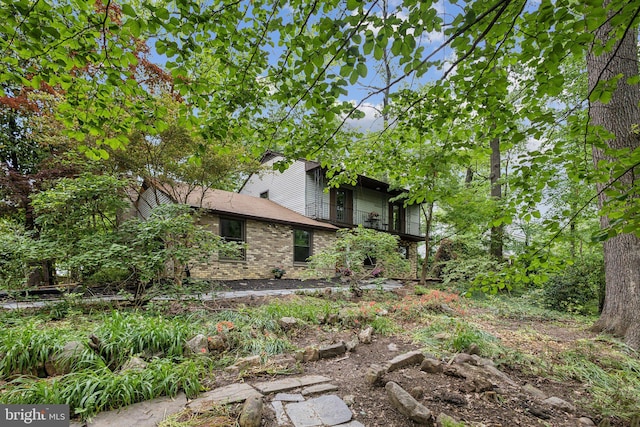 5936 River Dr, Lorton, VA 22079 - view of side of home featuring brick siding