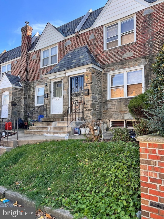 6846 Radbourne Rd, Upper Darby, PA 19082 - multi unit property with stone siding