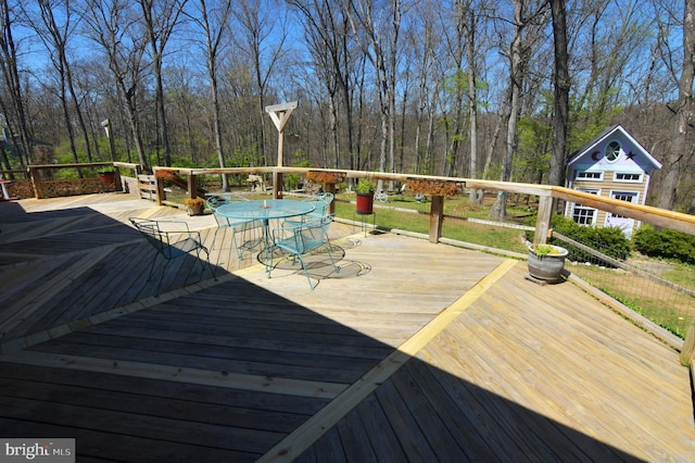 deck with outdoor dining area