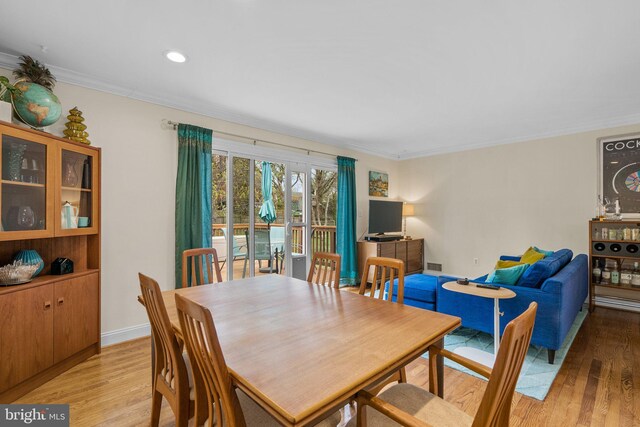 dining area with crown molding, recessed lighting, visible vents, and light wood-type flooring