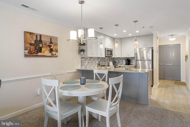 201 S Heron Dr Unit 1G, Harbour Club, Ocean City, MD 21842 - dining area with visible vents, crown molding, baseboards, recessed lighting, and an inviting chandelier