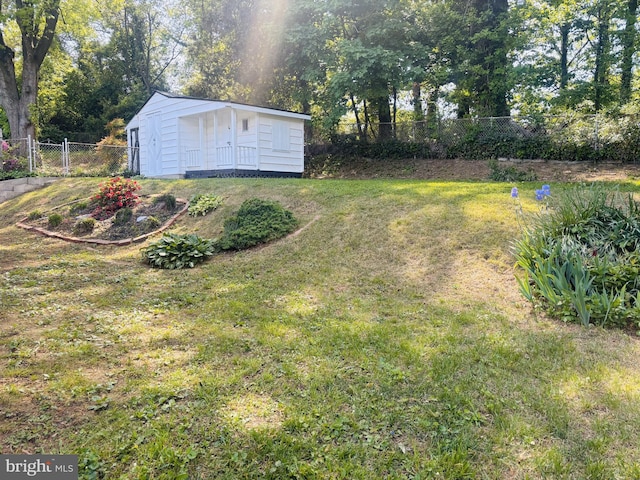 4714 Glenoak Rd, Hyattsville, MD 20784 - view of yard featuring an outdoor structure and fence