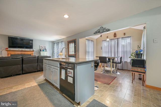 113 Fieldbrook, Magnolia, DE 19962 - kitchen featuring a sink, black dishwasher, gray cabinets, a kitchen island with sink, and baseboards