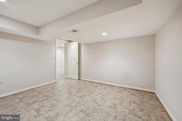finished basement featuring visible vents, baseboards, and recessed lighting