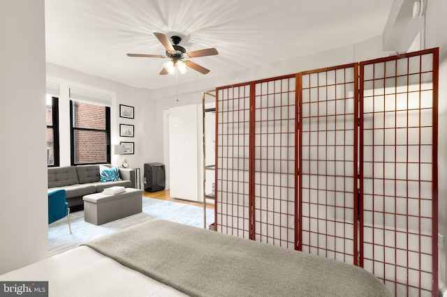 sitting room featuring ceiling fan