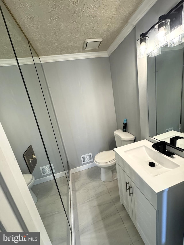 bathroom with toilet, crown molding, a textured ceiling, and visible vents