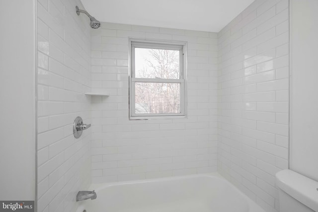 full bath with toilet and shower / tub combination