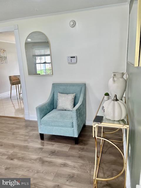 704 Pritchard Ln, Upper Marlboro, MD 20774 - sitting room with baseboards and wood finished floors