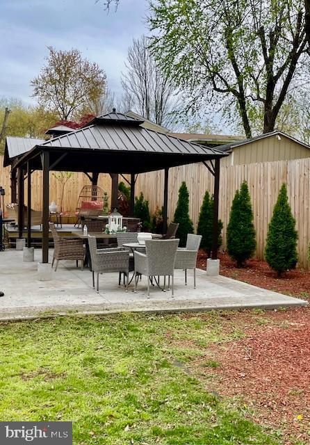 704 Pritchard Ln, Upper Marlboro, MD 20774 - surrounding community with a patio area, a gazebo, and fence