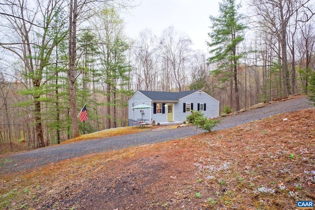 115 Circle Rd, Stanardsville, VA 22973 - view of front facade featuring gravel driveway