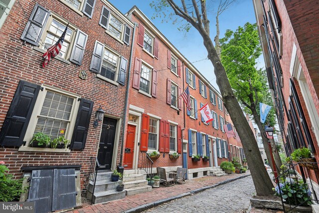 311 S American St, Philadelphia, PA 19106 - view of building exterior featuring entry steps
