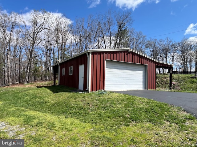 view of detached garage