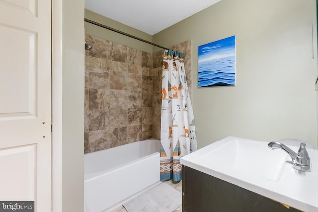 11 Solar Dr, New Providence, PA 17560 - full bath featuring a sink and shower / tub combo with curtain