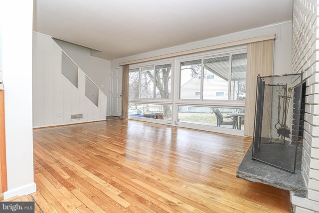 827 Crothers Ln, Rockville, MD 20852 - unfurnished living room featuring ornamental molding, visible vents, baseboards, and hardwood / wood-style flooring