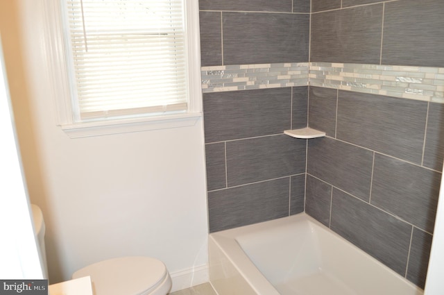 full bath with walk in shower, toilet, a washtub, and baseboards