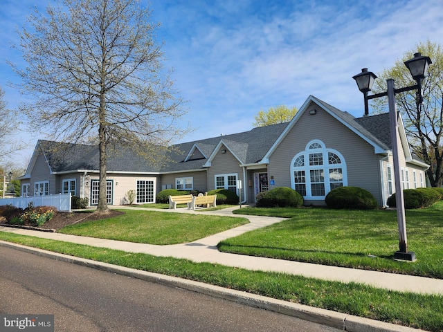 view of front of house with a front lawn