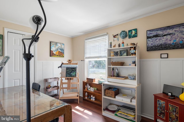 interior space with wood finished floors, wainscoting, and ornamental molding