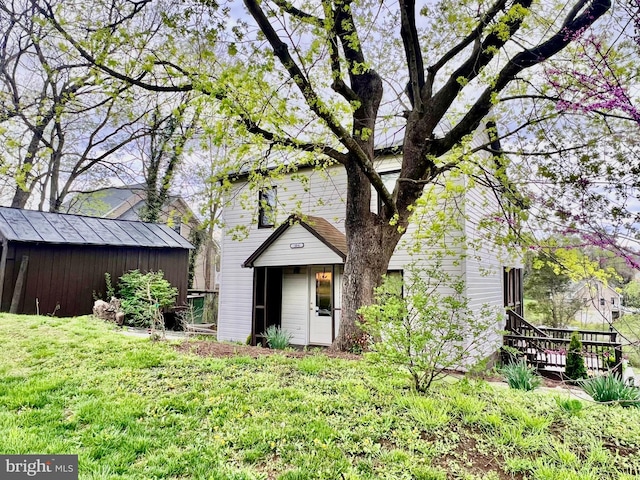 304 S Water St, Woodstock, VA 22664 - view of front of house featuring an outdoor structure and a front lawn