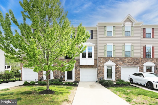 904 Emerson Ct, Clementon, NJ 08021 - townhome / multi-family property featuring a front yard, stone siding, and driveway