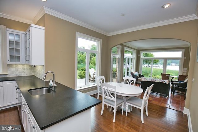 712 Riverside Pines Ct, Salisbury, MD 21801 - dining room with arched walkways, crown molding, dark wood finished floors, recessed lighting, and baseboards