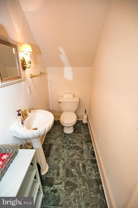 712 Riverside Pines Ct, Salisbury, MD 21801 - bathroom with toilet, baseboards, lofted ceiling, and marble look tile flooring