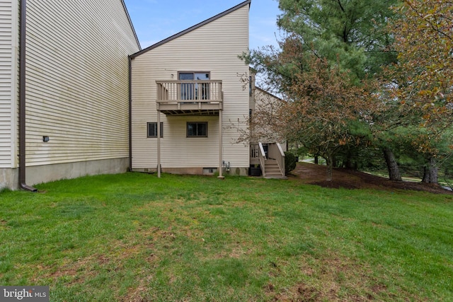 14 Cedar Ct, Flemington, NJ 08822 - back of property with a lawn and a balcony