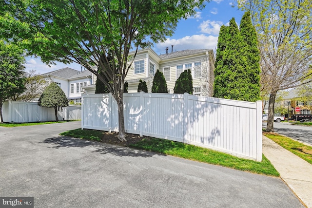 709 Pilot House Dr, Annapolis, MD 21401 - exterior space featuring fence