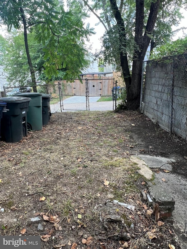 808 Division Ave NE, Washington, DC 20019 - view of yard with fence and a gate