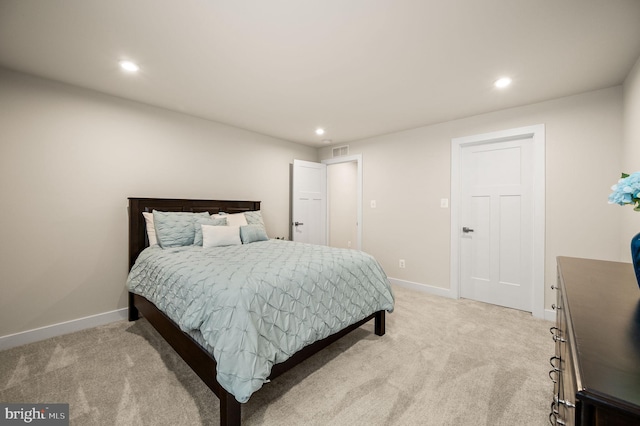 bedroom featuring light colored carpet, baseboards, visible vents, and recessed lighting