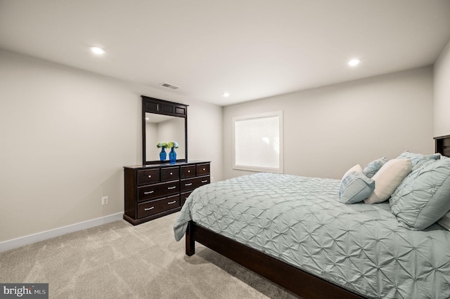 bedroom featuring light colored carpet, baseboards, visible vents, and recessed lighting
