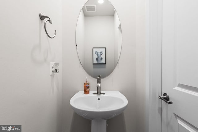 12435 Sea Oaks Ln Unit 3, Berlin, MD 21811 - bathroom featuring a sink and visible vents