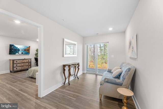 12435 Sea Oaks Ln Unit 3, Berlin, MD 21811 - living area with recessed lighting, baseboards, and wood finished floors