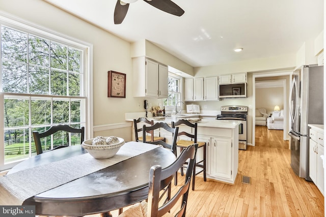 dining space with recessed lighting, light wood-type flooring, visible vents, and a ceiling fan
