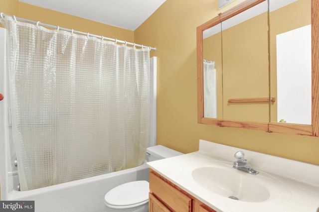 bathroom featuring vanity, toilet, and shower / tub combo