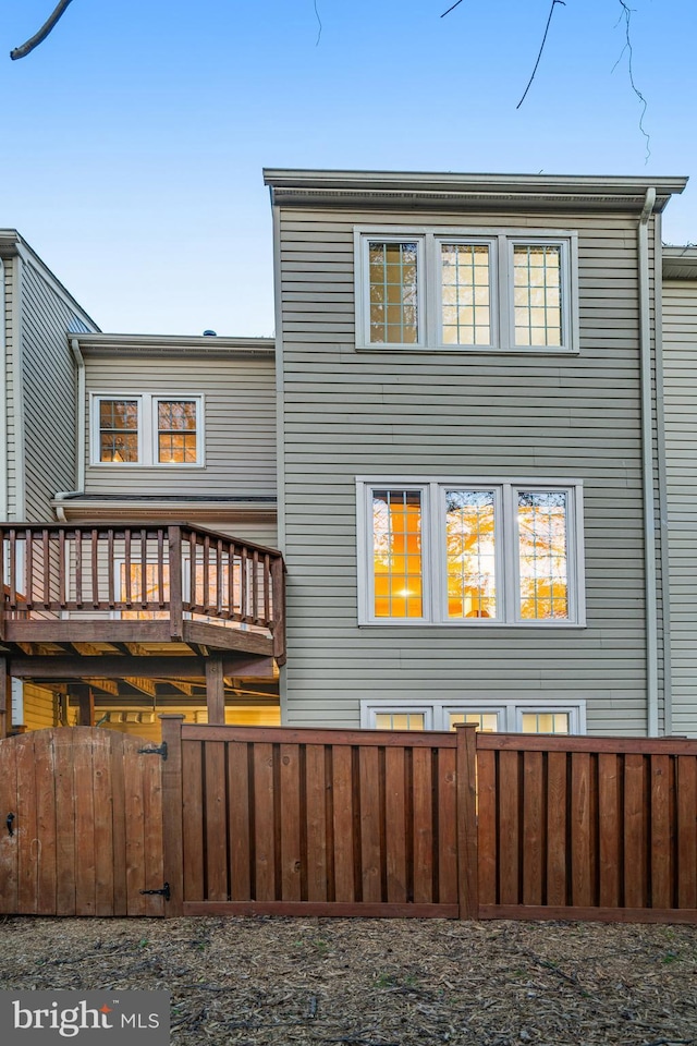 4024 Werthers Ct, Fairfax, VA 22030 - back of property with fence and a deck