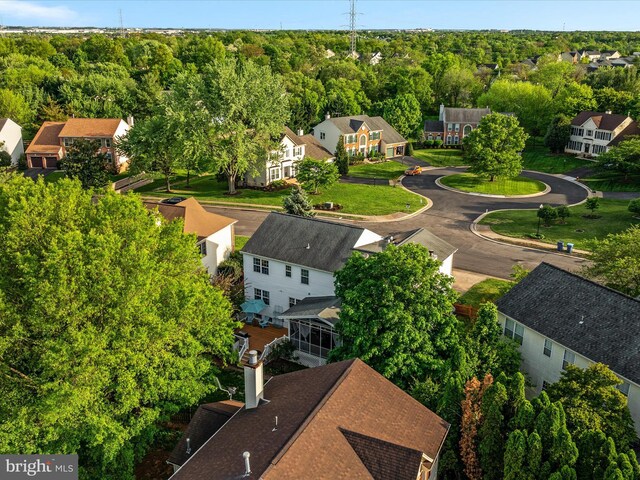 aerial view featuring a wooded view and a residential view
