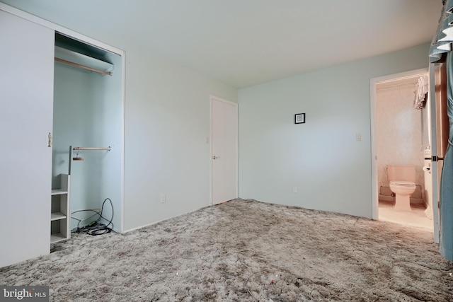 unfurnished bedroom with carpet flooring and a closet