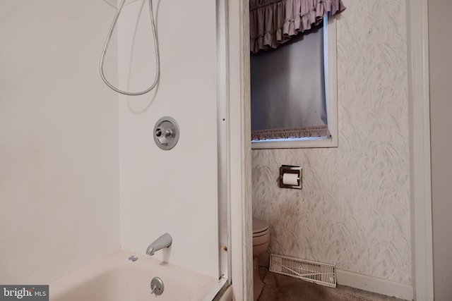 full bathroom featuring wallpapered walls, visible vents, and toilet