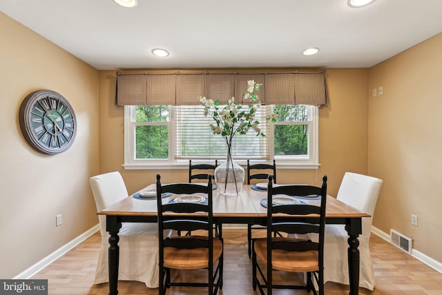dining area with light wood-style floors, baseboards, visible vents, and recessed lighting