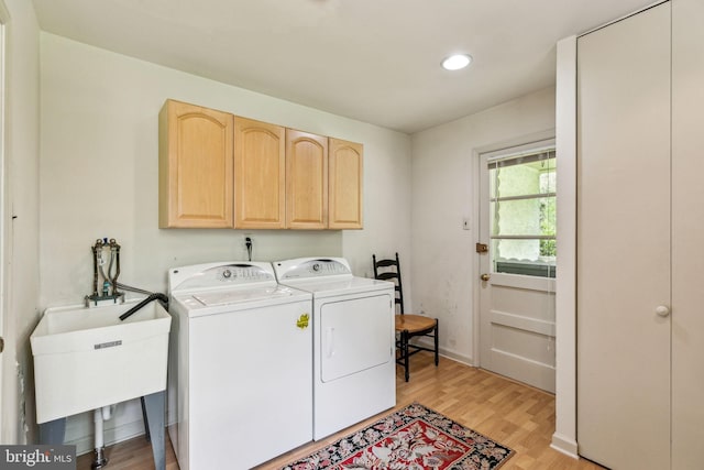 laundry area with a sink, cabinet space, independent washer and dryer, light wood-style floors, and recessed lighting