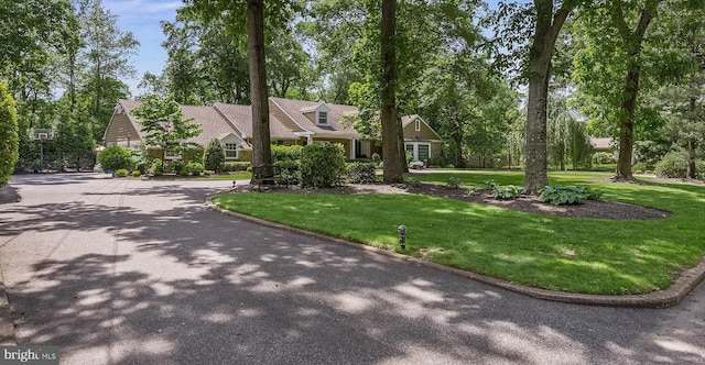 21 Robin Rd, Moorestown, NJ 08057 - cape cod home with a front lawn
