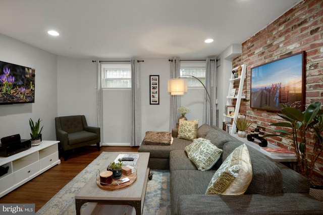 living area featuring baseboards, recessed lighting, and wood finished floors