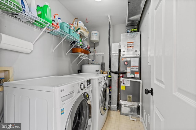 11200 Rienzi Pl Unit 201, Manassas, VA 20109 - laundry area featuring washing machine and clothes dryer and laundry area