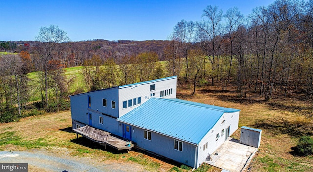 bird's eye view with a wooded view