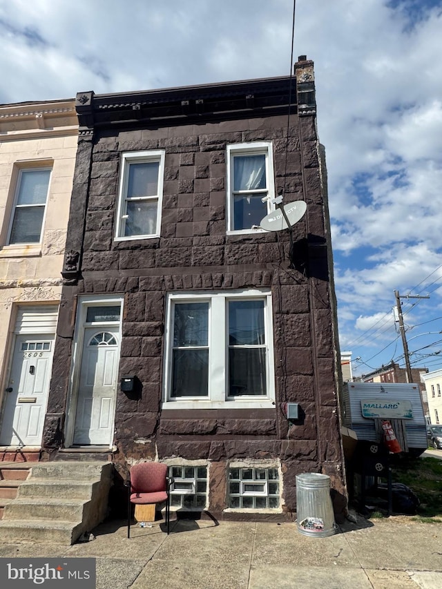 townhome / multi-family property with entry steps