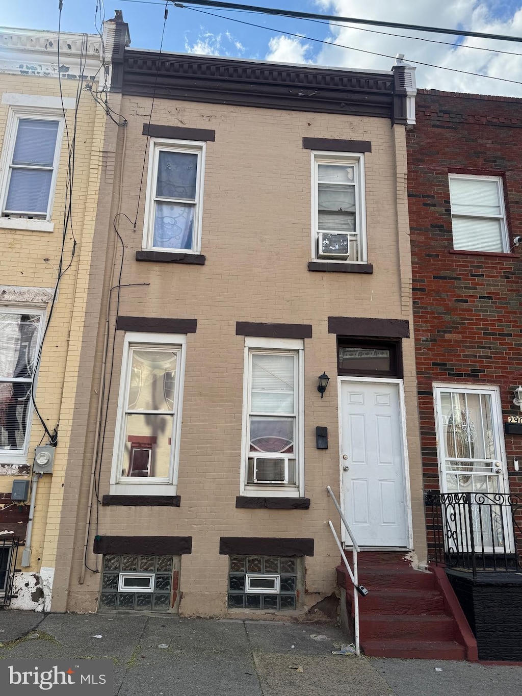 2904 N 8th St, Philadelphia, PA 19133 - townhome / multi-family property featuring brick siding and entry steps