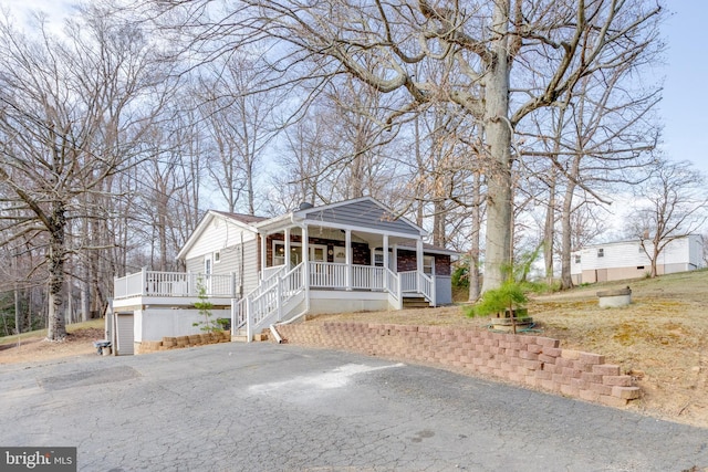 view of front of home with a porch and driveway