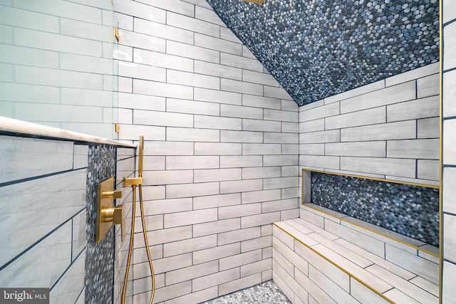 bathroom featuring tiled shower