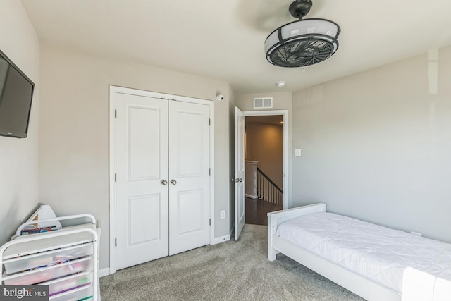bedroom featuring carpet, visible vents, and a closet